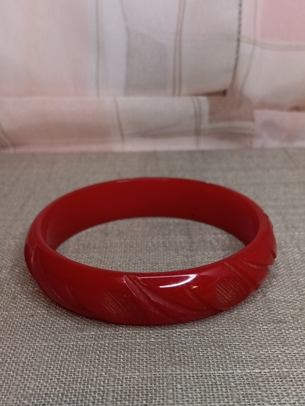 Carved Red Vintage Bakelite Bangle Bracelet - Picture 2 of 5
